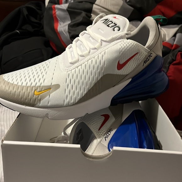 Air max 270 white,blue, and red - Picture 3 of 3